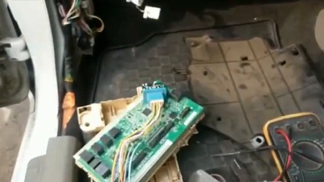 Daihatsu Mira не работают поворотники