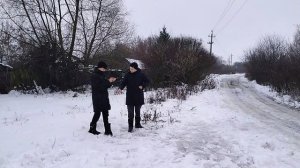 Взрывать питарды, вокруг много снега в деревне в Тамбовской области