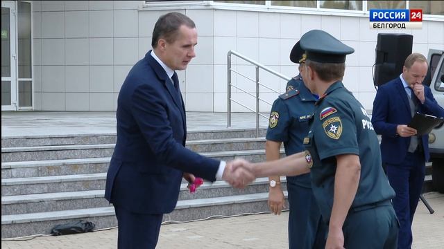 Вячеслав Гладков вручил спасателям ключи от новых автомобилей смотреть онлайн