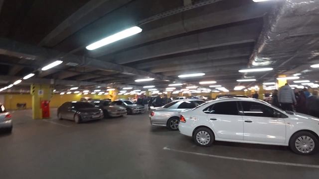 Встреча Lada Sport клуба, видео про то сколько народу тусит на парковке. смотреть онлайн