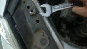 Как снять верхнюю подушку гитару на Лада приора