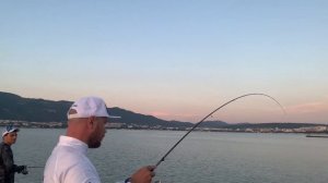 Вечерний трофей! Темный горбыль на ультралайт! ROCKFISHING в начале лета. Чёрное море.