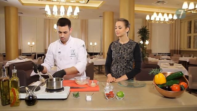 Творожные крокеты в миндале с клубничным тартаром. Рецепт от шеф-повара.