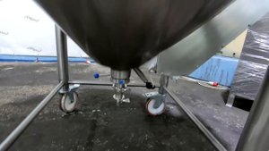 Передвижная технологическая емкость 600 литров с нагревом и головкой для C.I.P. мойки