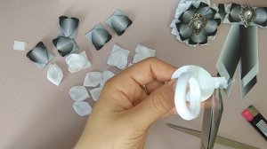 Бантики из репсовой ленты.