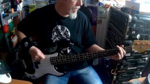 Me and my Bass - Squier Precision SPB-33 (The Silver Series)