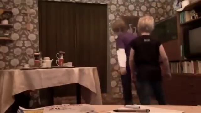 На мальчика упал шкаф! смотреть онлайн