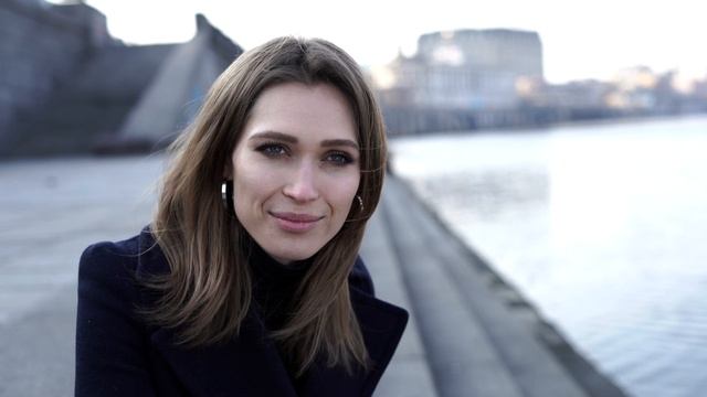 Елена Светлицкая читает стих... смотреть онлайн