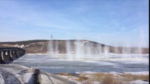 Взрыв льда на Томи в Кемерове
