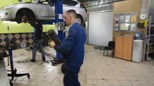 Opel Mokka  1.4T - Замена задних сайлентблоков  передних рычагов .