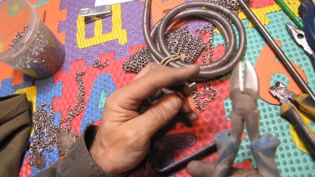 станок НАКРУТКИ колец для кольчуги сколько метров проволоки надо и какой диаметр кольца выбрать смотреть онлайн