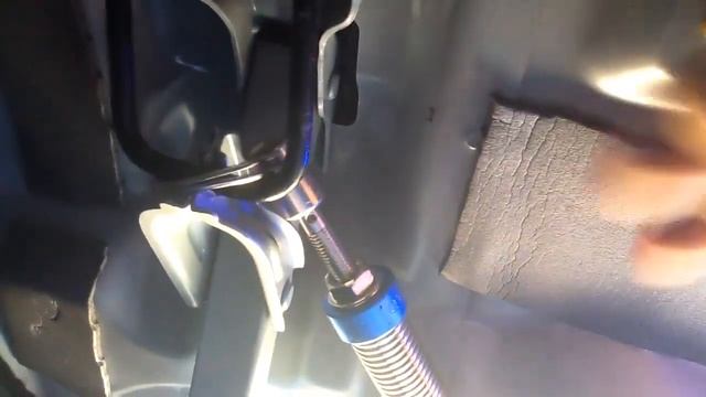 Хендай Солярис , доп. пружина для багажной двери. 2020 год. смотреть онлайн