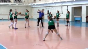 Волейбол.  Обучение. Девушки. Тренировка защитных действий