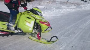 Дрифт на снегоходе Brp ski-doo