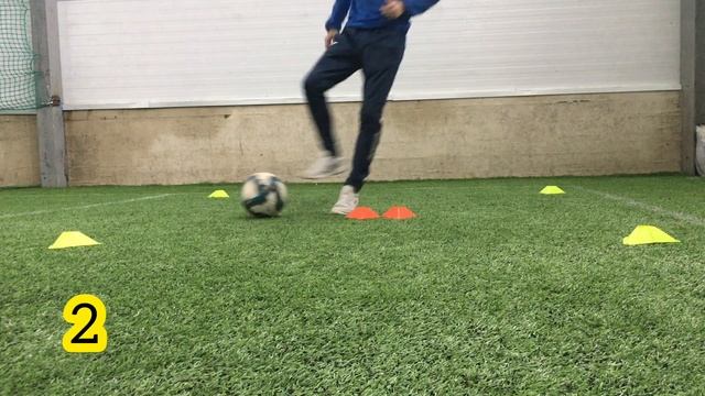 УПРАЖНЕНИЯ НА КОНТРОЛЬ МЯЧА #техничныйфутболист #контрольмяча #ведениемяча смотреть онлайн