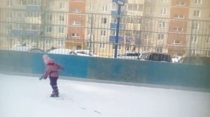 Павловопосадский платок "Тайна сердца" на прогулке