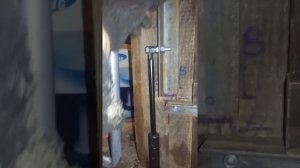 Ролик №10. Установка газлифтов в напольный люк в погреб своими руками, при помощи комплекта №5-50.