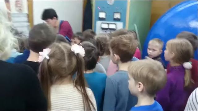 Фабрика новогодних игрушек смотреть онлайн