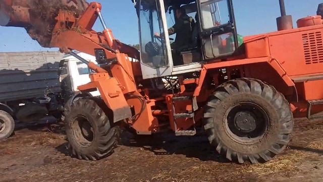 загрузка навоза :амкадор 332 C4 смотреть онлайн