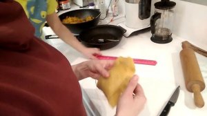 Лепим самосы у Гаури дома