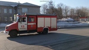 Пожарный ЗИЛ 5301 «Бычок» (АЦ-0,8-40/2) ПСЧ-13 следует на вызов по улице Комарова. 19.03.2022