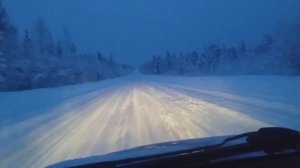 Падает кружится снег ложится.... дороги не чищены. а ехать надо..... так хоть песенки послушать