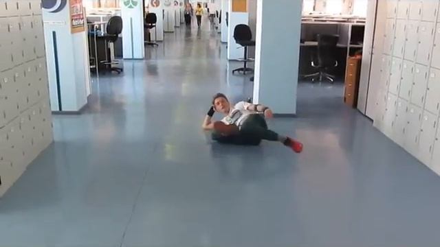 B-boying под Harlem Shake by B-boy Vectorman /Vladimir/ смотреть онлайн