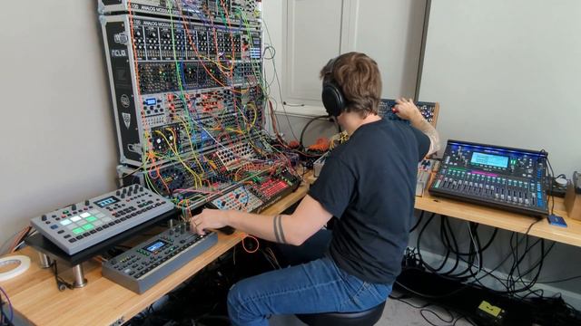 "IEEE" - Live Eurorack Performance смотреть онлайн