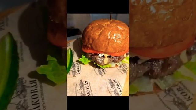 СЕГОДНЯ Я РЕШИЛА ПОБАЛОВАТЬ БУРГЕРОМ ? смотреть онлайн