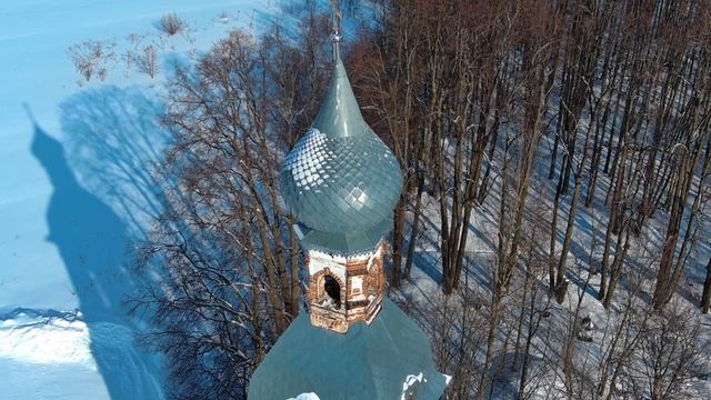 Колокольня и руины церкви Илии Пророка