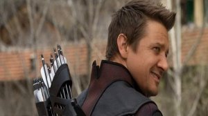 Актер Джереми Реннер в критическом состоянии из-за травм, которые он получил, расчищая снег у дома