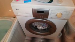 Как правильно стирать детские вещи. Стиральная машина LG 5кг (720p).mp4