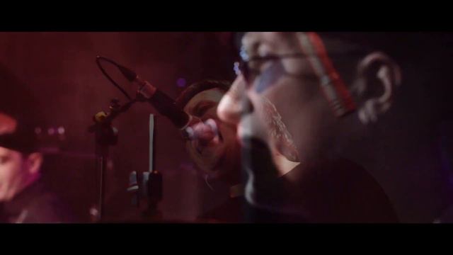 В этой группе поет даже барабанщик!!! смотреть онлайн