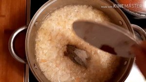 Щи из кислой капусты .