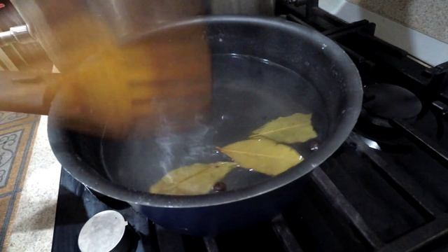 КАК БЫСТРО И ВКУСНО ЗАСОЛИТЬ СЕЛЕДКУ. ПОДРОБНЫЙ РЕЦЕПТ.