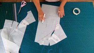 Оригинальная куртка накидка из легкой ткани. Моделирование и раскрой летней куртки.mp4