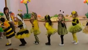 Дети приколы Танец пчелок Kids dance bee