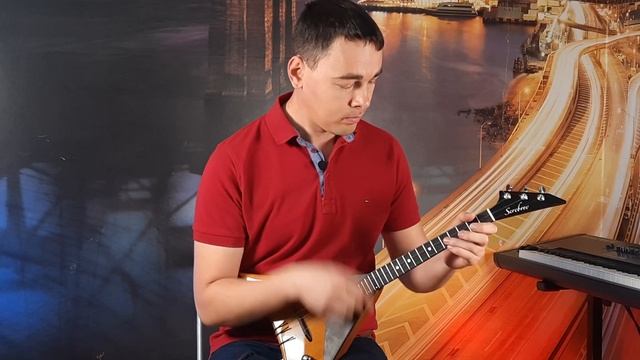 Электробалалайка в классической расцветке. Мастерская Алексея Сереброва.