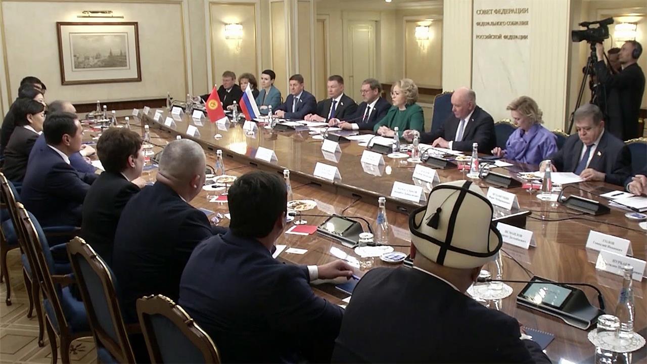 В Москве обсуждают сотрудничество между парламентами России и Киргизии