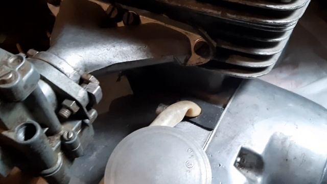 Левый цилиндр двигателя Иж Юпитер. Почему греется и дымит. /мотоцикл Иж Юпитер. смотреть онлайн