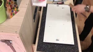 Замена фасада нижнего ящика тумбы Roca The Gap в сервисном центре сантехники SilverWave.