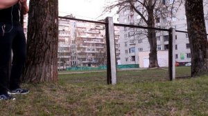 Как тренировать плечи? Упражнения для тренировки плеч с собственным весом.