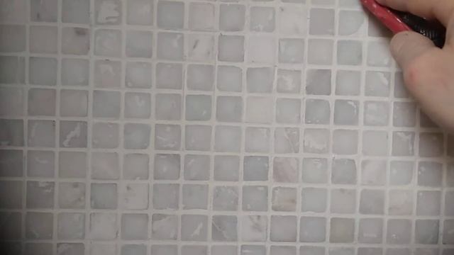 Удаляем остатки затирки на мозаике