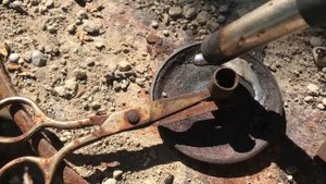 Ремонтирую конфорку походной газовой горелки. Залил конфорку свинцом