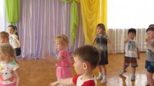 Разучивание нового танца на музыкальном занятии