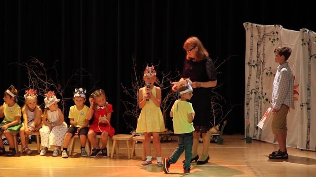 „Про красную шапочку“. Малыши, сценка "Лесная школа". смотреть онлайн