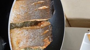 Готовим лосось на сковороде дома. Простой и быстрый рецепт