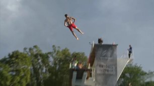Участник конкурса «Смертельные прыжки в воду»