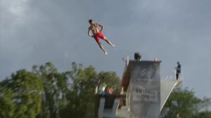 Участник конкурса «Смертельные прыжки в воду»