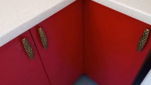 Красивый угол на угловой кухне без притворных планок. Нужны ли они?